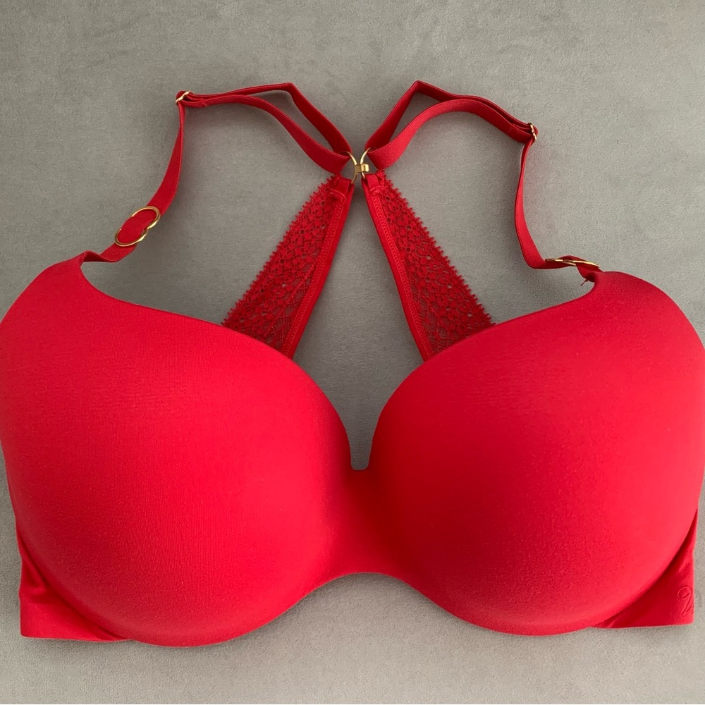 Incredible Bra by Victoria’s Secret in Red